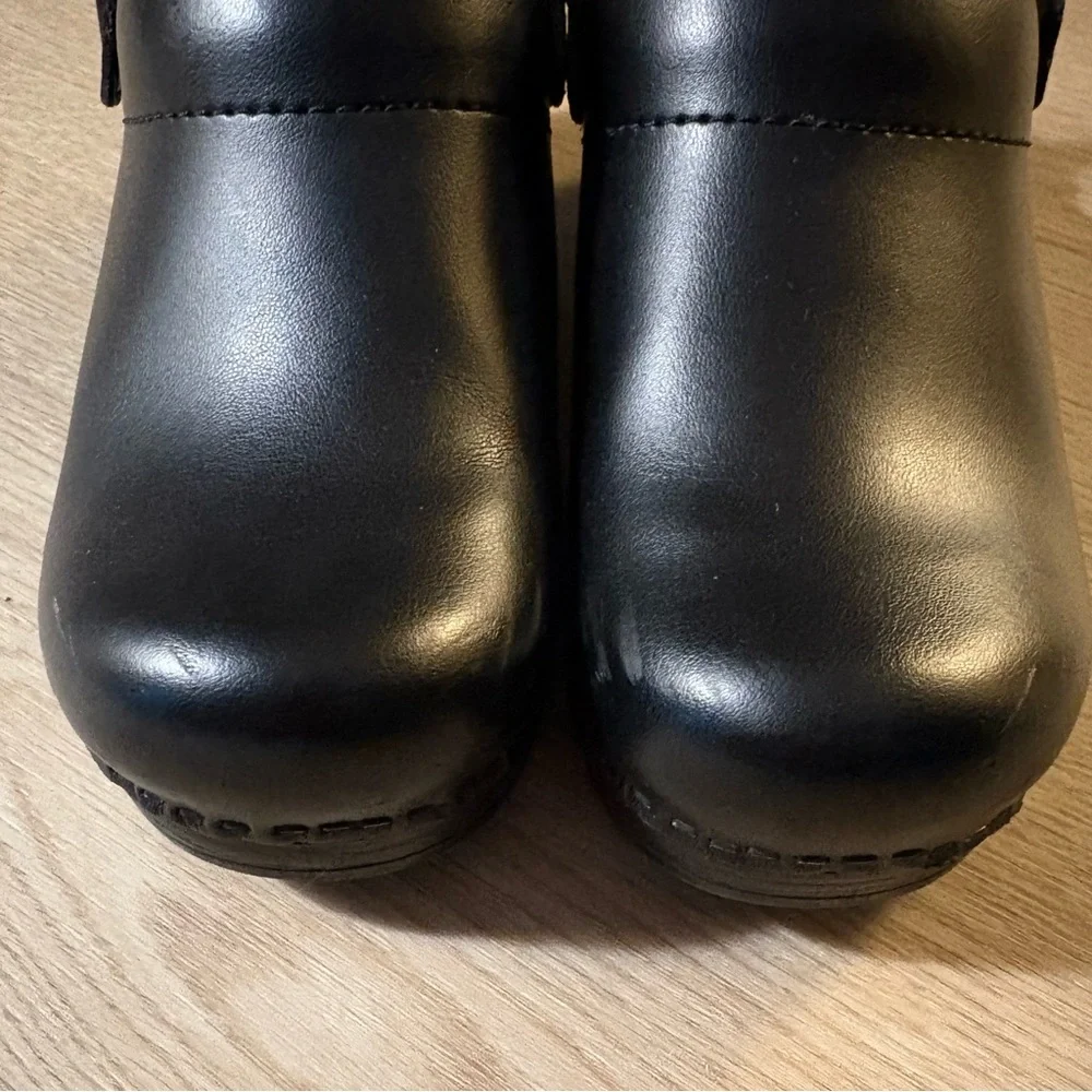Sz 36 Dansko Classic Black Clogs - Picture 3 of 5